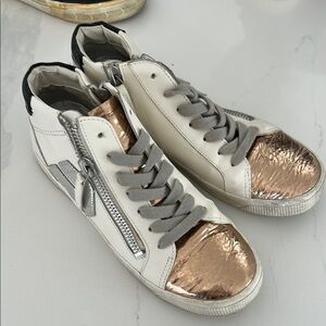 Stylish Women's Sneakers with Metallic Accents